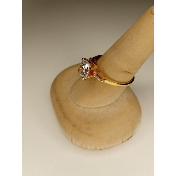 Gold Tone 3 White Circle/Rectangle Rhinestones Ring Size 10 (10c2) - Picture 4 of 6